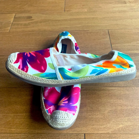 Size 10 * Jeanne Beker * Floral Flat Shoes * Never Worn - Picture 2 of 5